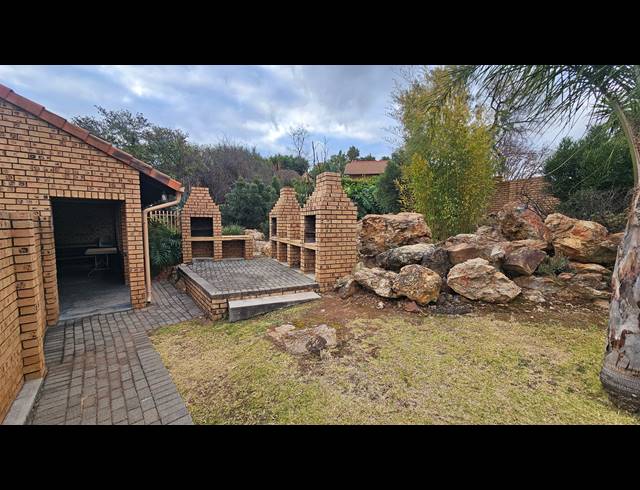 2 BEDROOM SIMPLEX FOR SALE IN MORELETA PARK